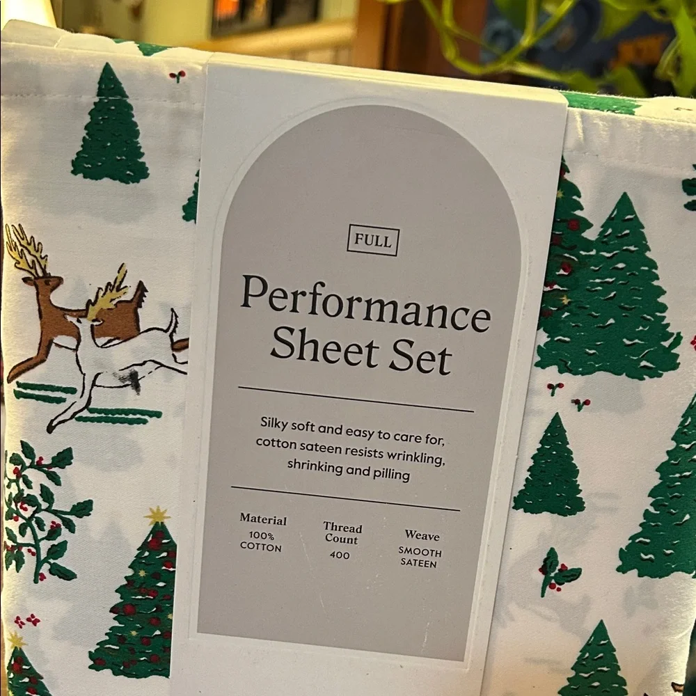 Threshold Holiday Tree and Reindeer Performance Sheet Set - White, Green, Red